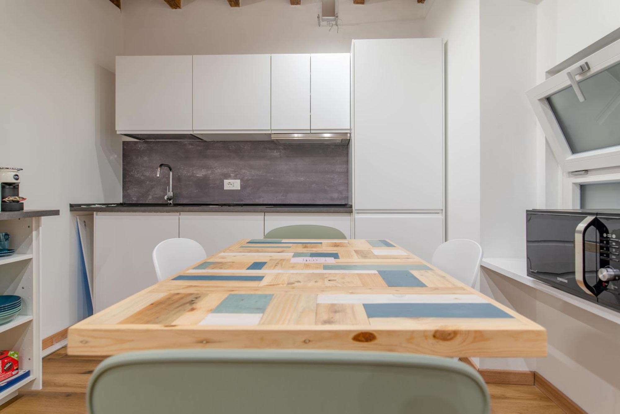 The Happyhouse, No Lift By Happyhostorino Apartment Екстериор снимка